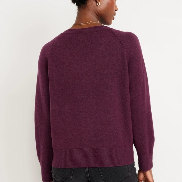Old Navy Women's So Soft Purple V-Neck Sweater.  Size small - Picture 3 of 5